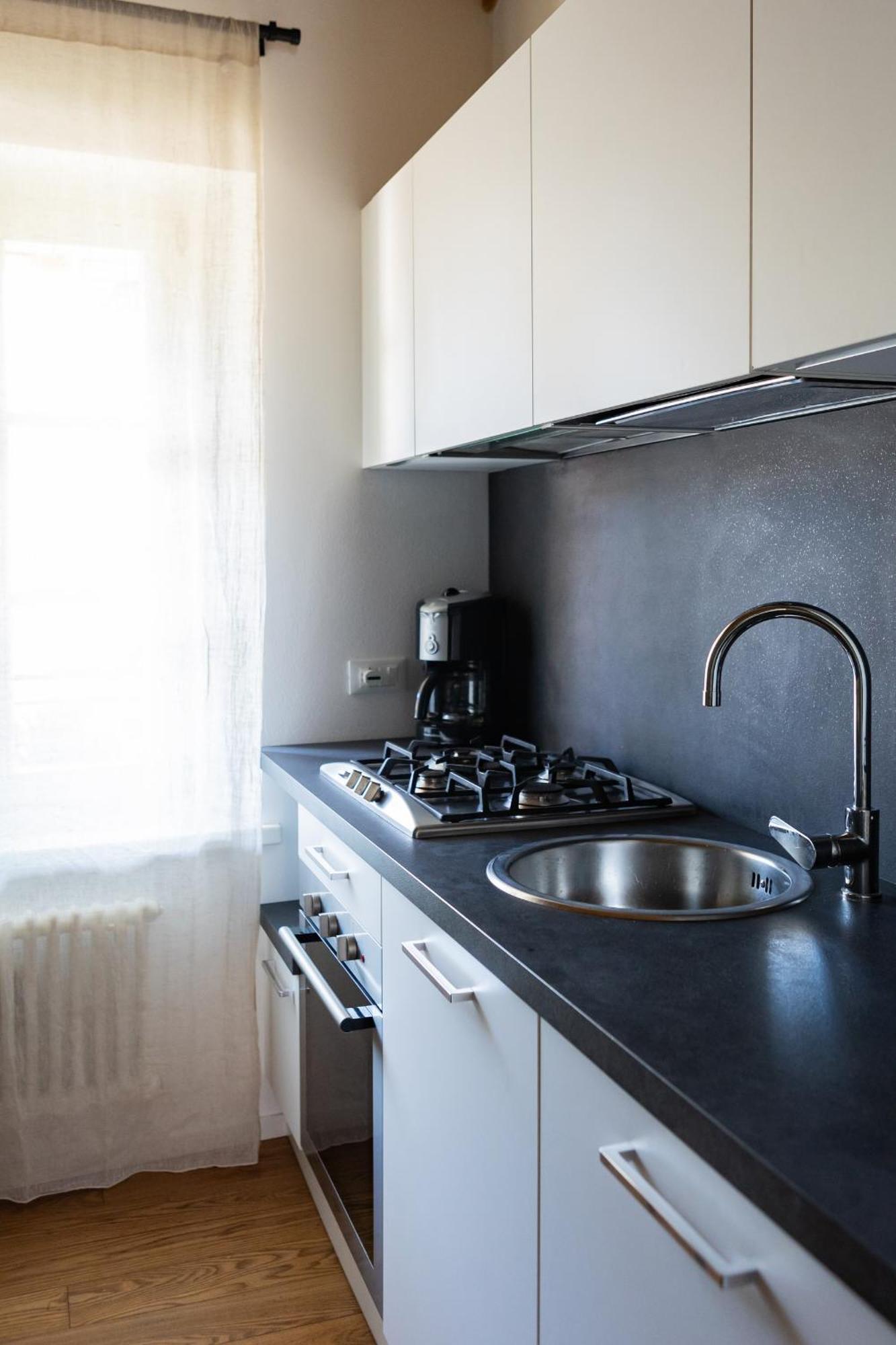 Double Private Parking, 2 Bedrooms & 2 Bathrooms - Elegant Apartment In Old Town Udine Exteriör bild